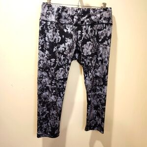 RBX Live Life Active Women's  Gray floral capri athletic leggins size L
